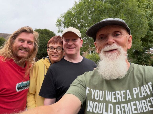 Swift surprise visit from left to right @ro_landmarks Kathryn Robinson @rjoelmark and myself. Great fun had by all and a bit of plant swapping to mutual benefit. Madame Fifi excited by visitors but wondering where her grub is! 
.
.
.
.
.
#plants #plantsmakemehappy #plantsofinstagram #plantfriends #plantsarefriends